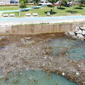 Caddebostan Sahili'nde oluşan çöpler havadan görüntülendi