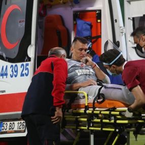 Muslera doğum gününde ameliyat olacak