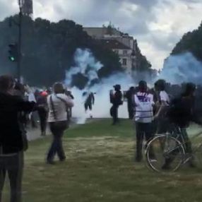 Fransa'da sağlıkçıların protestosuna polis müdahalesi