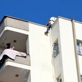 Adana'da intihar girişimi sırasında canlı yayın yapıldı