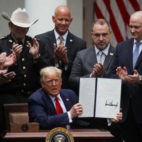Trump, 'polis reformu' kararnamesini imzaladı