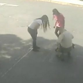 ABD’de eylemdeki kadının bebeğini, polis kurtardı