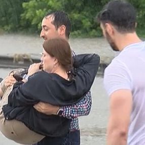 İstanbul'da yağmur sonrası yollar göle döndü