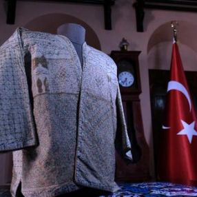 Mevlana'nın oğluna ait ‘tılsımlı gömlek’ gizemini koruyor