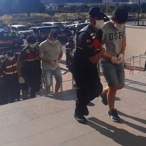 Evden kaçan 3 kızı bağımlı yapıp uyuşturucu sattırdılar