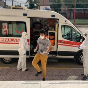 Korona tedavisi görenler LGS'ye ambulansla geldi