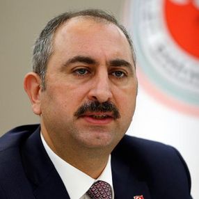 Adalet Bakanı Gül, yürüyen baro başkanlarını eleştirdi