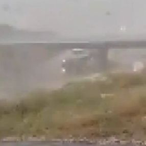 Hadımköy'de fırtına tırı devirdi