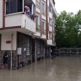 İstanbul Esenyurt'taki selde 1 kişi yaşamını yitirdi