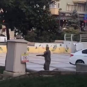 Kardeşi belediyede işe alınmadı, rastgele ateş açtı