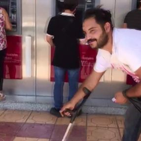 Hatay'da yakalanan dilenci bastonsuz yürümeye başladı