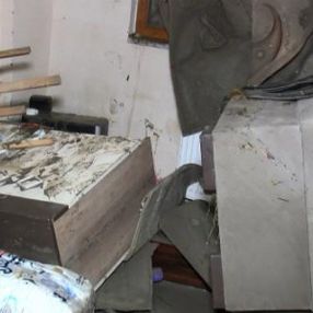 Esenyurt'ta su baskınına uğrayan daire harabe oldu