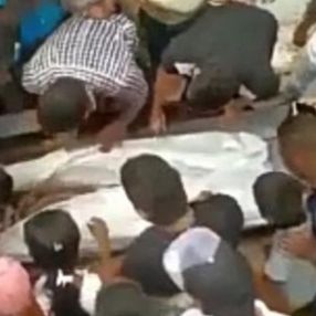 Kolombiya'da koronadan ölen hastanın tabutunu açtılar