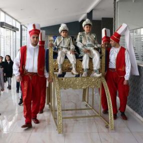 Sünnet değil, aile ve çevrenin tutumu travma nedeni