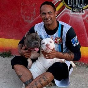 Sevgilisini köpeklere yedirten futbolcunun paylaşımı