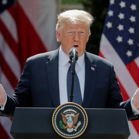 Trump: Almanya'daki askerimizi Polonya'ya kaydırabiliriz