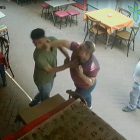 Aydınlı avukat sokağı ringe çevirdi