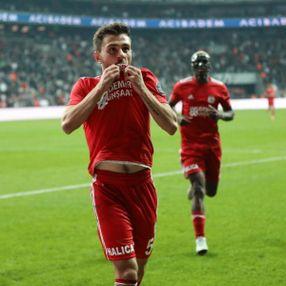 Fenerbahçe, Emre Kılınç'ı da almak istiyor