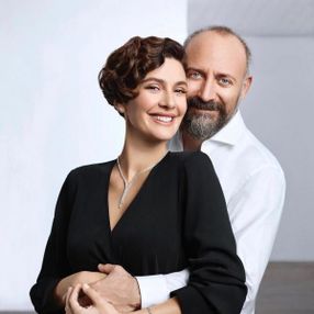 Bergüzar Korel'den Cardi B'ye gönderme