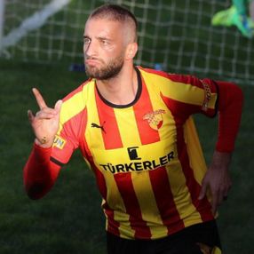 Fenerbahçe ile Beşiktaş transferde karşı karşıya