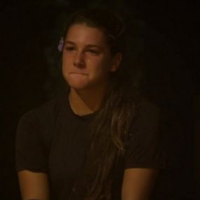 Nisa Bölükbaşı Survivor'dan gözyaşlarıyla ayrıldı