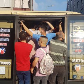 Minibüslerde korona tedbirlerine uyulmuyor