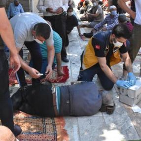 Sivas'ta cuma namazı ezanını beklerken kriz geçirdi