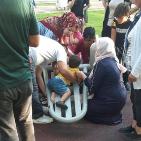 Aksaray'da ayağı sıkışan çocuğu itfaiye kurtardı