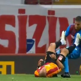 Feghouli kırmızı kart gördü