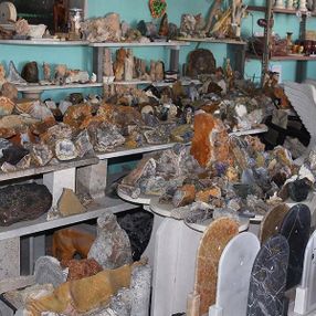 Farklı taşlardan 33 yıllık koleksiyon yaptı