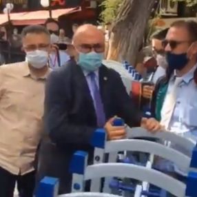 Mahmut Tanal polis barikatlarını yıktı
