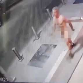 Kocaeli'de kaldırımda çırılçıplak yürüdü