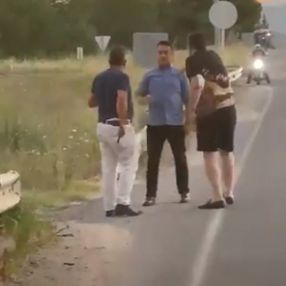 Hakan Bayrakçı, bıçaklı saldırganı engelledi