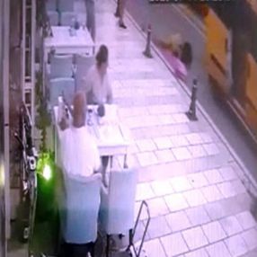 Bodrum’da taksi kadının ayağının üzerinden geçti