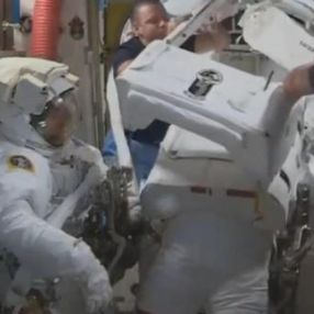 NASA astronotları uzay yürüyüşüne çıktı