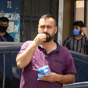 Sultangazi’deki polis denetimini çekirdekle izledi