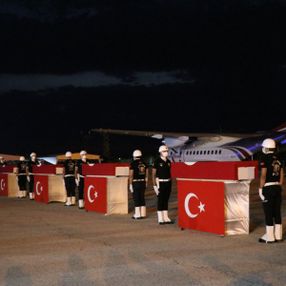 Van'da şehit olan polisler törenle uğurlandı