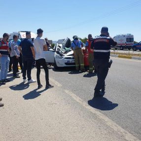Kamyondan çıkan tekerlek 2 otomobile çarptı: 1 ölü