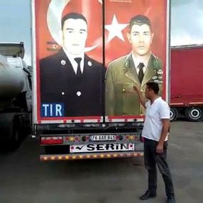 Türk şoför, kahramanların fotoğrafını söktürmedi