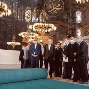 Ayasofya'nın halıları hazır