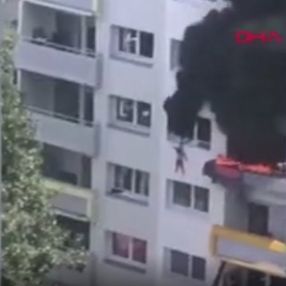 Fransa’da yanan daireden atlayan çocuklar