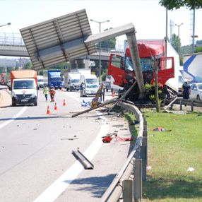 TEM otoyolundaki kaza İstanbul trafiğini felç etti