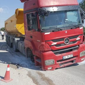 Eskişehir'de seyir halindeki kamyonun tekeri fırladı