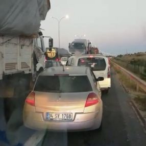 İstanbul’da ambulans kaza yerine bir türlü ulaşamadı