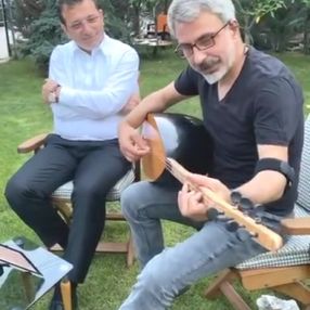 Ekrem İmamoğlu türkü söyledi