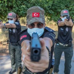 Antalya’da maskeyle silah eğitimi
