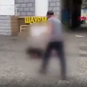 Ukrayna’da sokak ortasında kadına darp