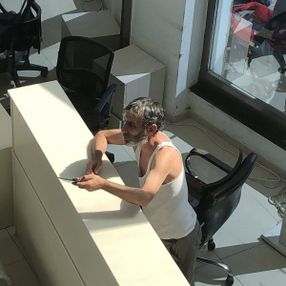 Yardım alamadığı gerekçesiyle vakfı bastı
