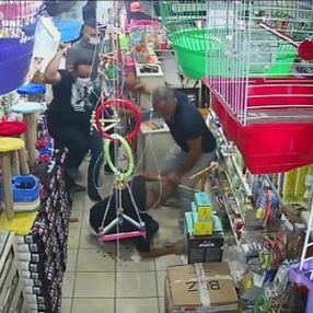 Adana’da yeni otomobil için dünüründen dayak yedi