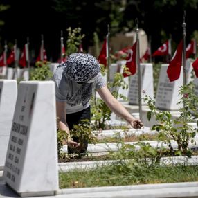 Ankara'da şehitliklere bayram ziyareti